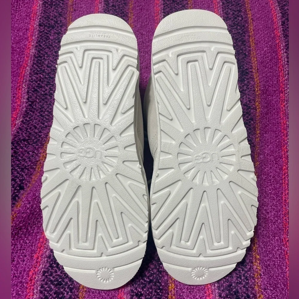 NWOB White/Gray Neumel Uggs, Men's size 10 S/N 3236
